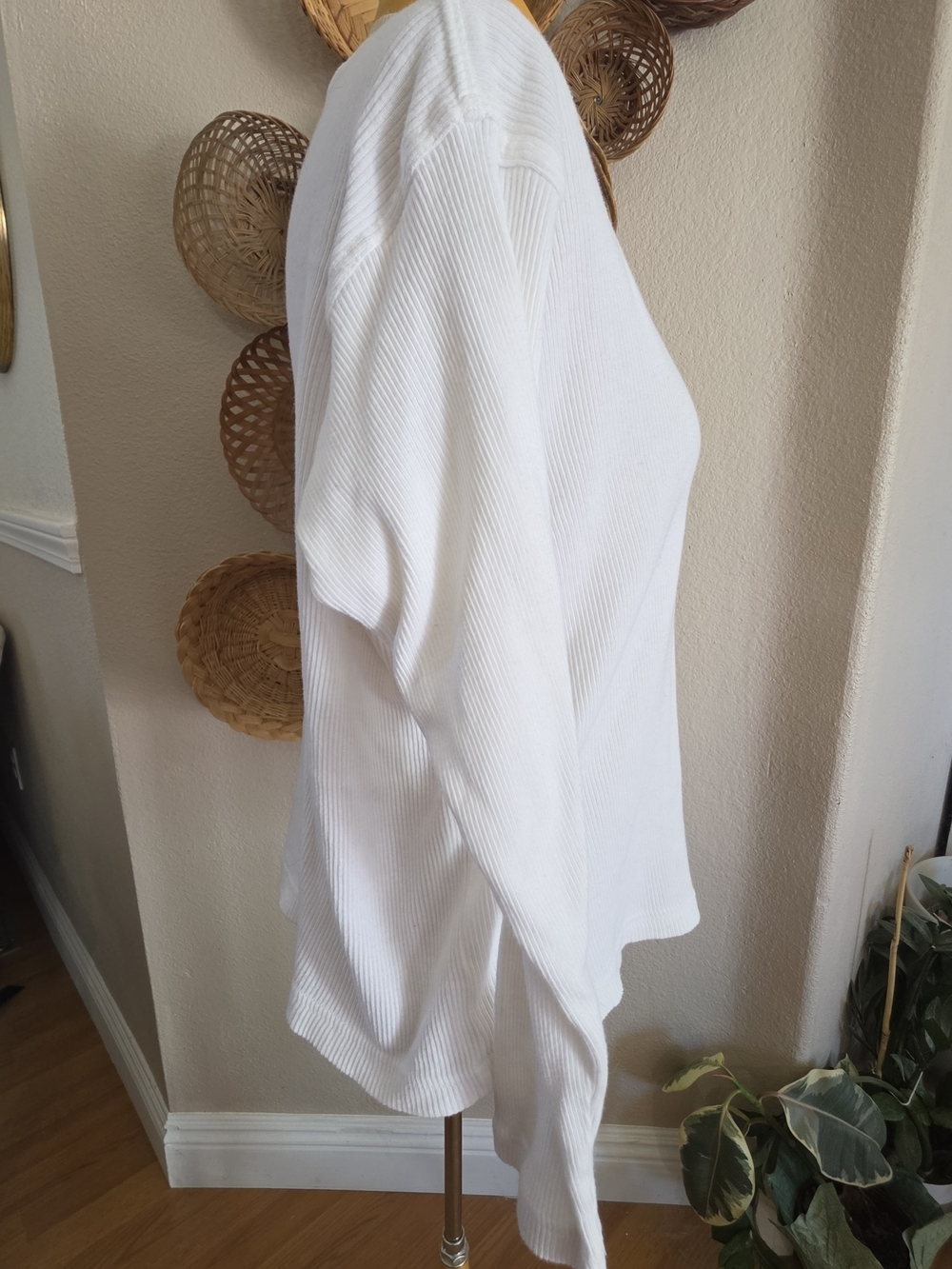 Wrangler White Ribbed V-Neck Button-Front Top - Picture 4 of 7